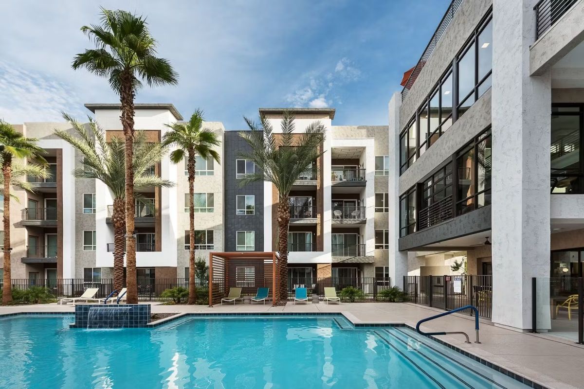 imgi_462_1716314548_84736821-032-11PoolDetail